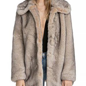 Never Worn, Avec Les Filles Faux Fur Coat